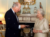 Queen Rothschild Bully