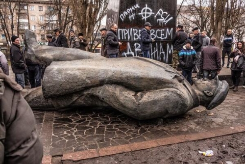 Lenin Statue Fallen